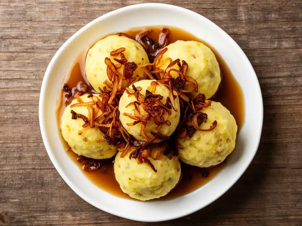 Kartoffelknödel mit Röstzwiebeln: 3 Einfache Schritte 4 Kartoffelknödel mit Röstzwiebeln preparation steps